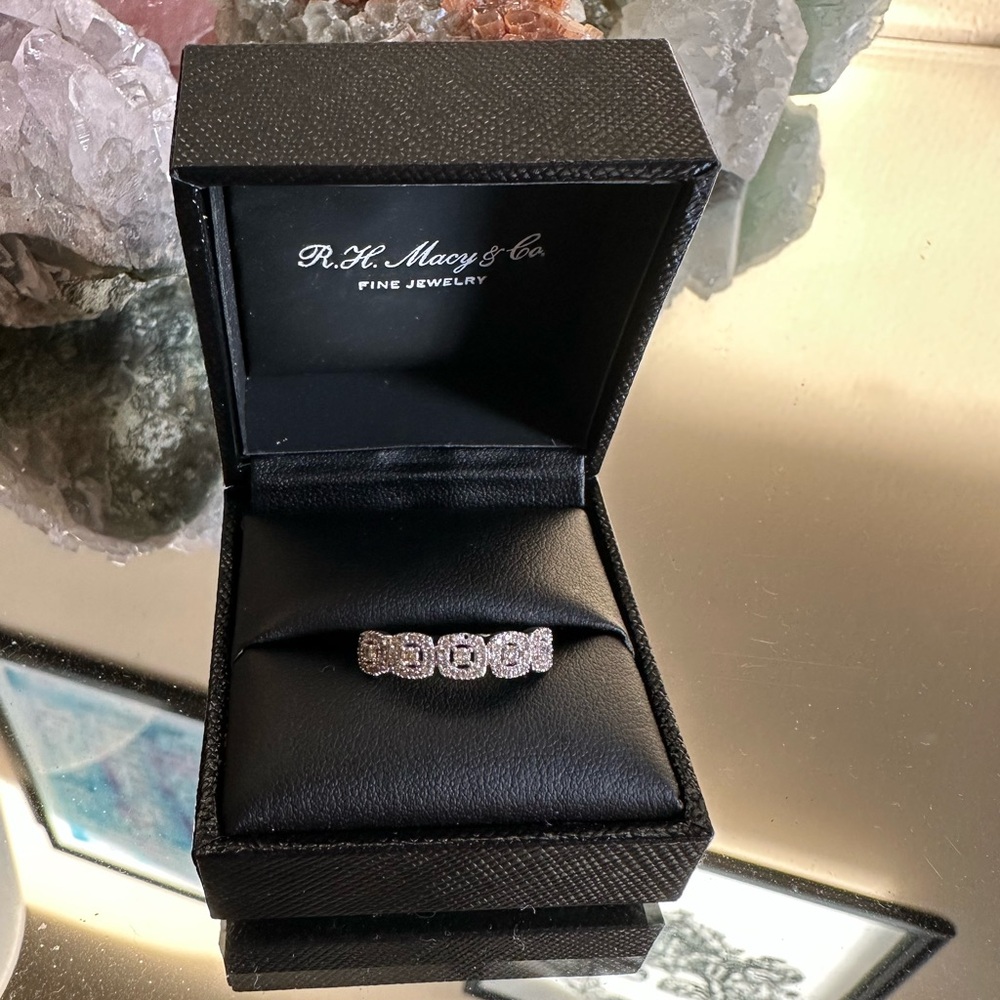 Diamond Halo Cluster Ring 10k White Gold (1/4 ct)